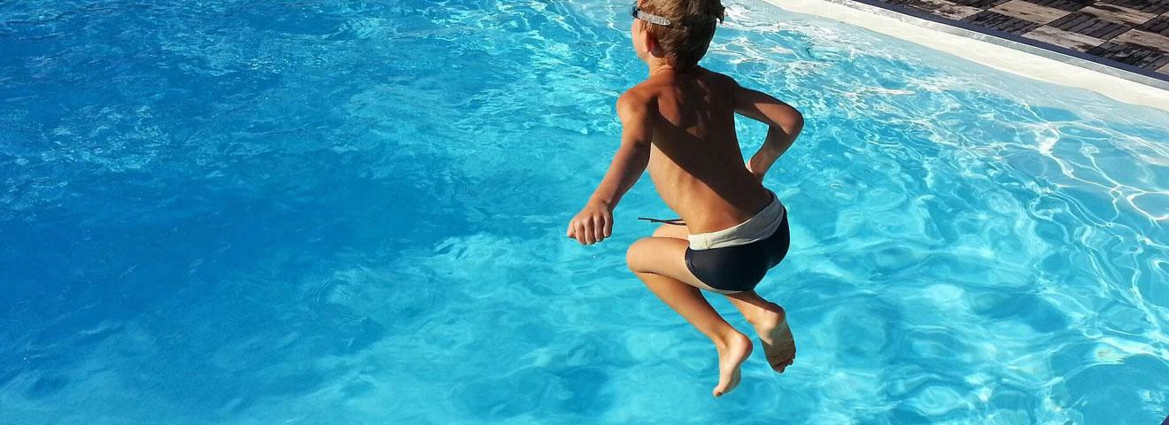 How to Save Swimming Pool Water
