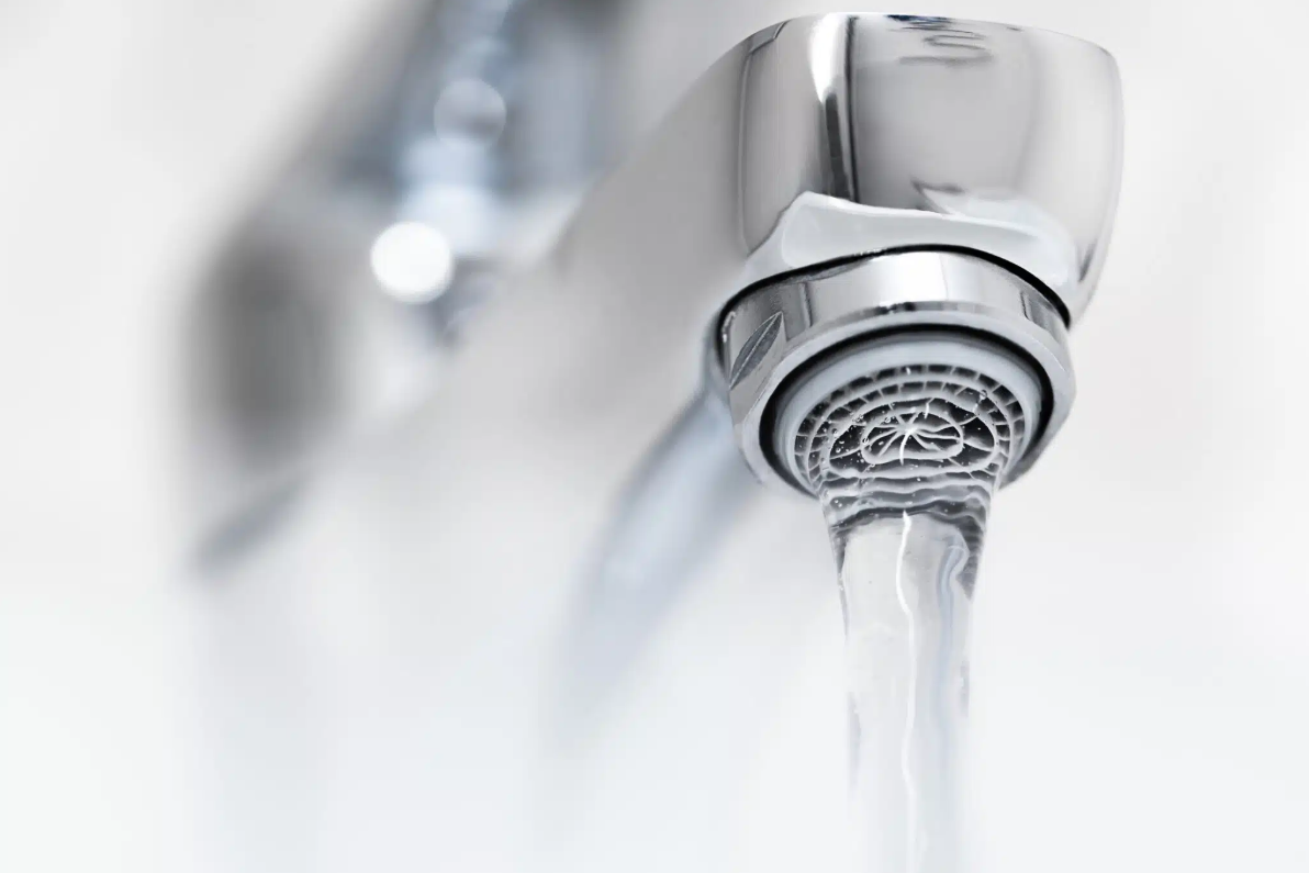 faucet streaming water out