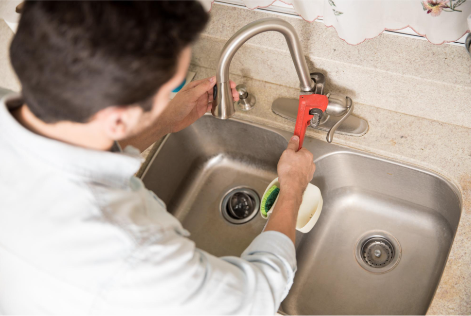Leaky faucet in Conroe, TX: when to repair and when to replace
